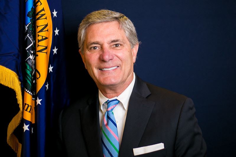 Headshot of Mayor Keith Brady